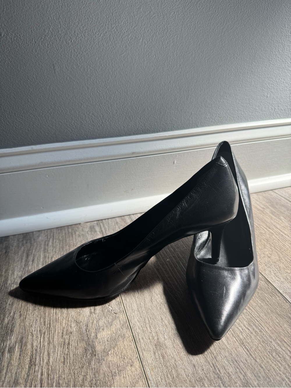 Classic Black Pointed-Toe Women's Pumps
